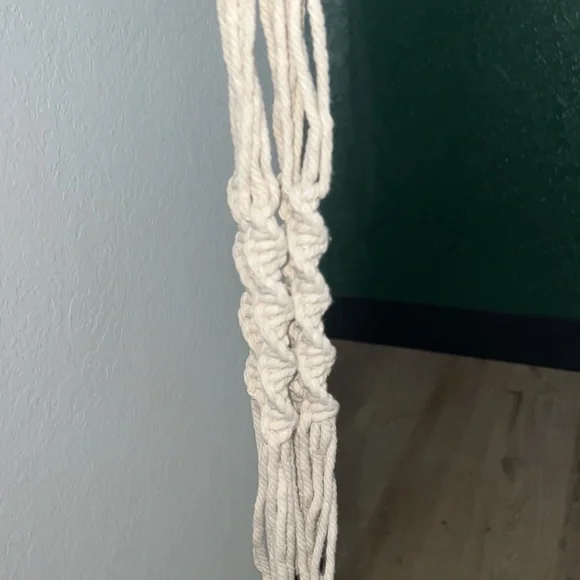 Macrame Plant Hanger with tassel - Picture 5 of 8